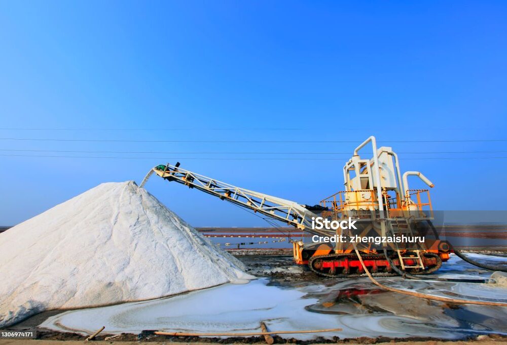 05 Sea salt production. machinery for the treatment of the salt, Salt production equipment, The equipment and salt stock of a salt plant